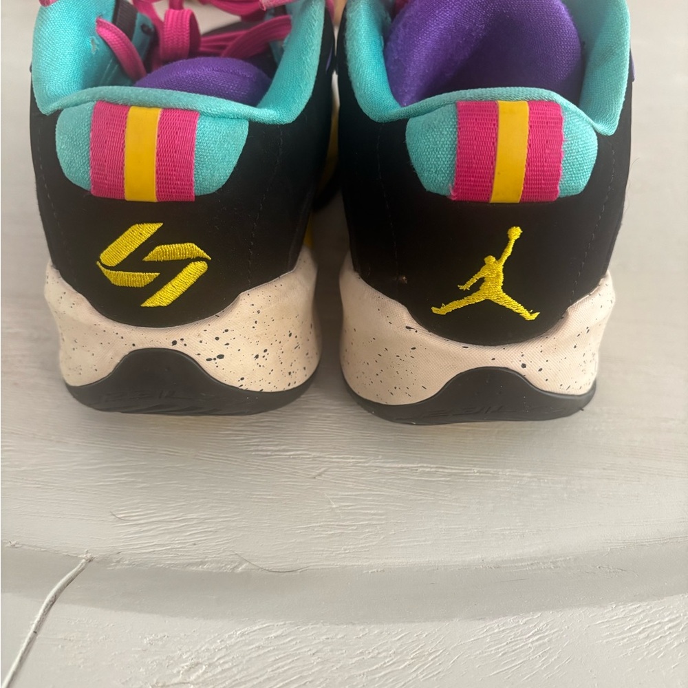 Boys Size 5 Jordans